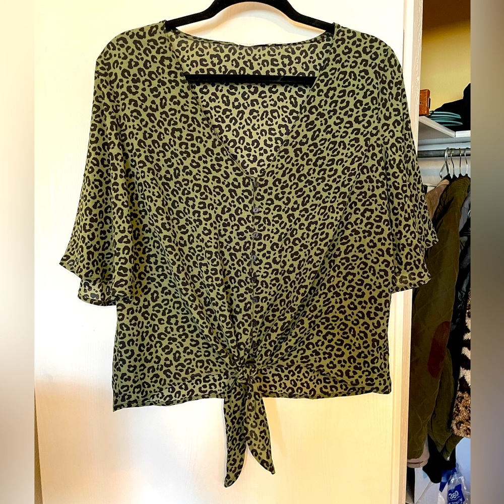 Stitch Fix Green Leopard Print Flowy Blouse